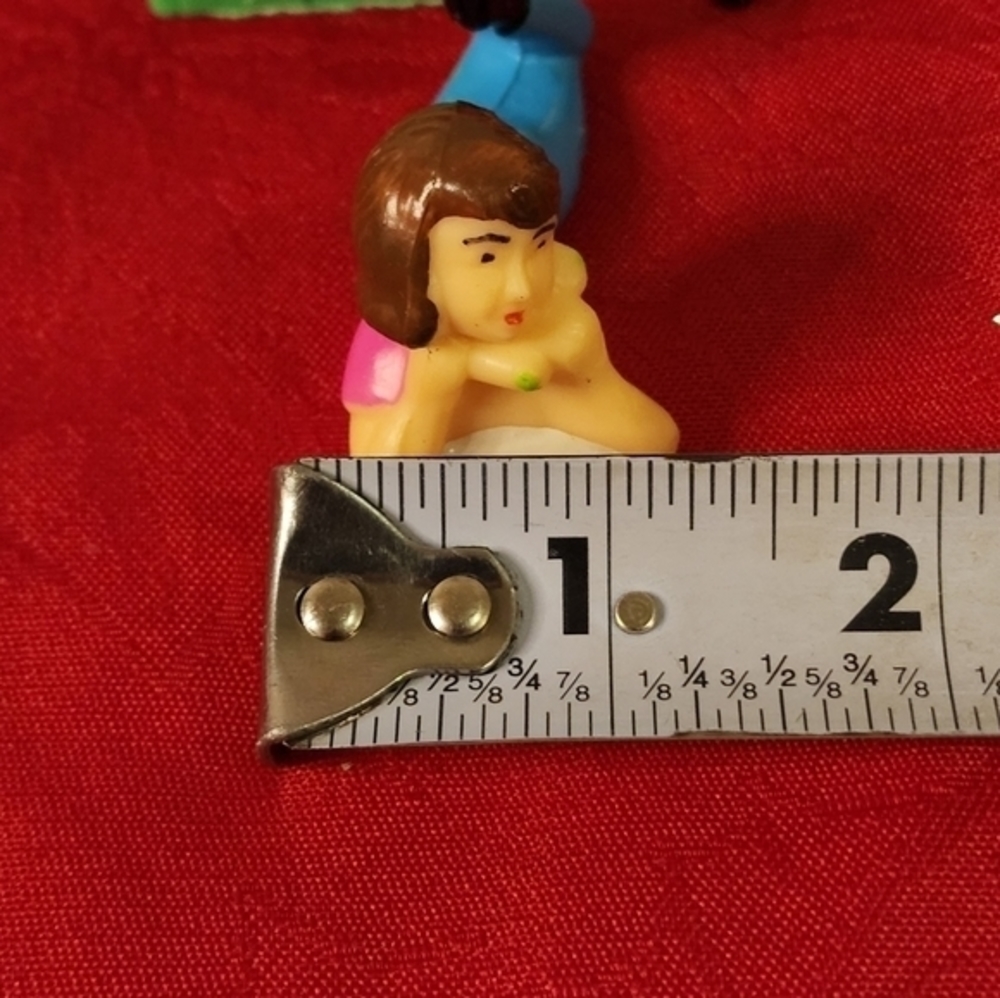 Vintage Wilton Cake Topper Lot Retro Teenager Girl/Boy on phone set‎ of 7 - Picture 9 of 13